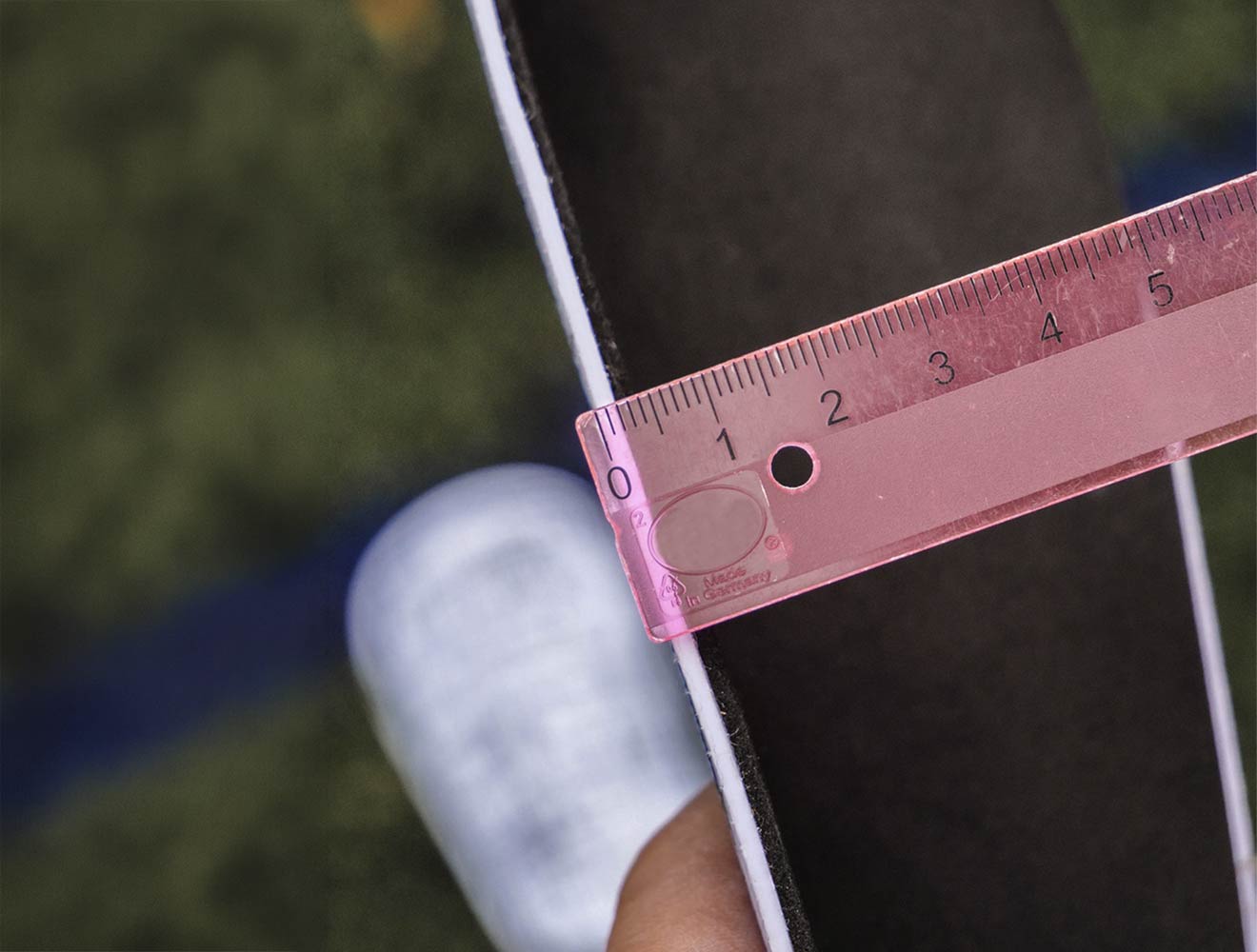 Detailaufnahme der PASTE Schienbeinschoner Shin Pads.