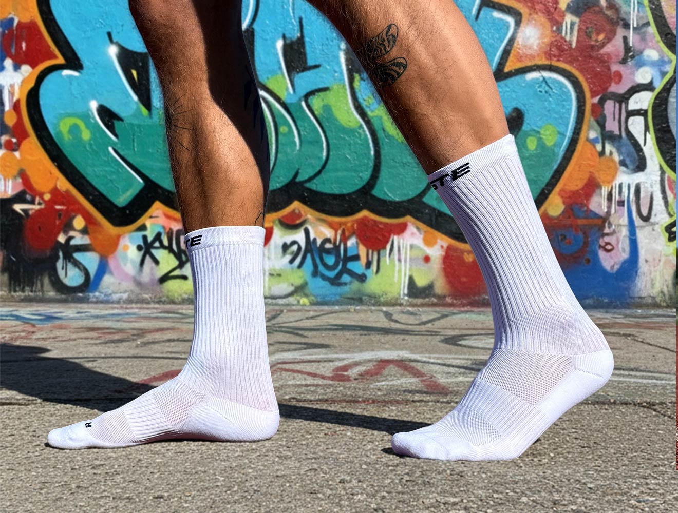 PASTE Trainingssocken mit sportlicher Passform im urbanen Umfeld.